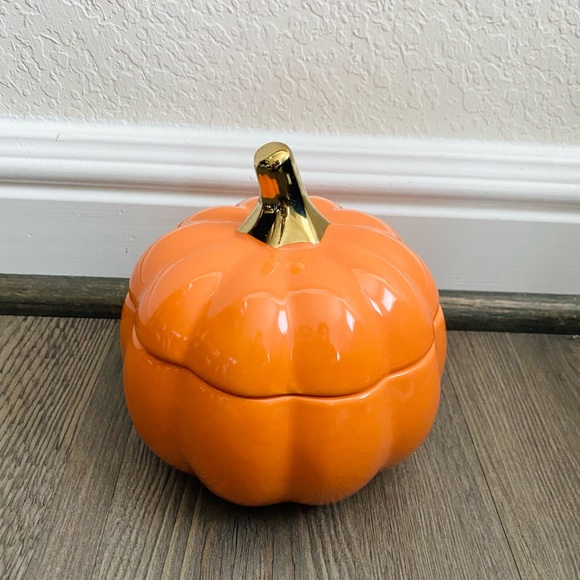 New Pumpkin Candle - Picture 1 of 4